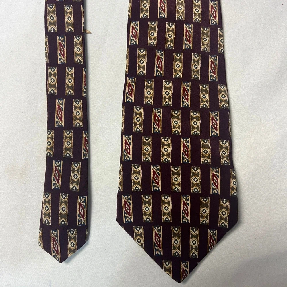 Chaps Ralph Lauren Necktie Burgundy Geometric Pattern USA Made Men's Tie‎